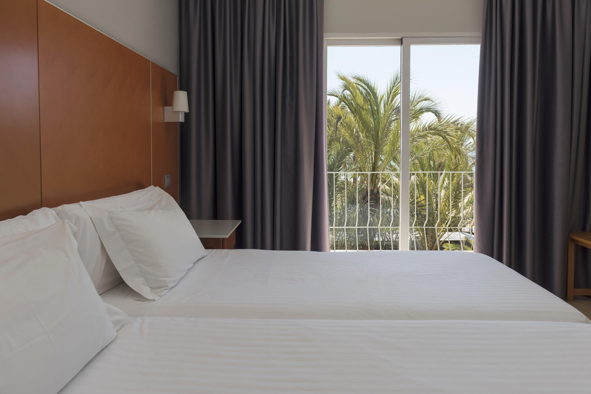 Foto de una habitación doble con vistas al jardín de El Palmeral