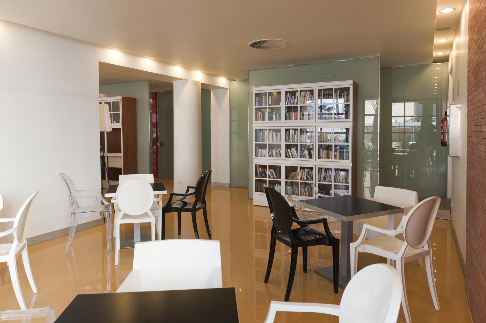 Foto de la biblioteca de El Palmeral Foto de la biblioteca de El Palmeral