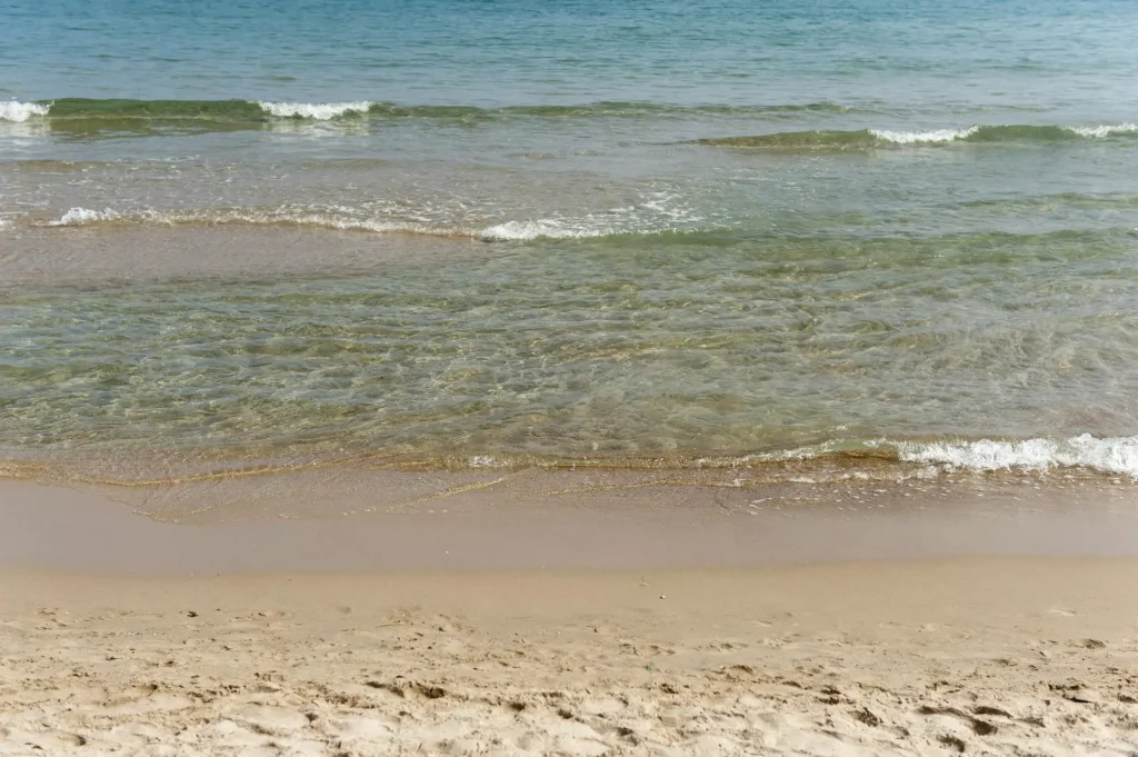 Foto de la orilla de la playa de Benidorm