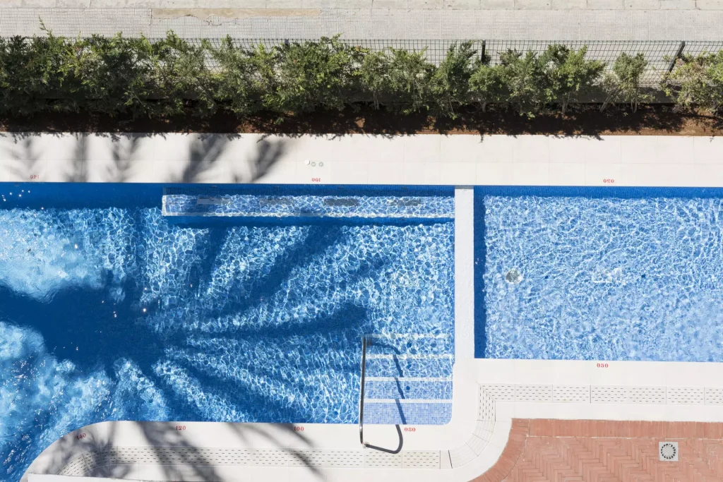 Foto de la piscina del Palmeral desde arriba Foto de la piscina del Palmeral desde arriba