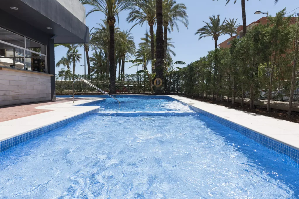 Foto de la piscina del Palmeral Foto de la piscina del Palmeral