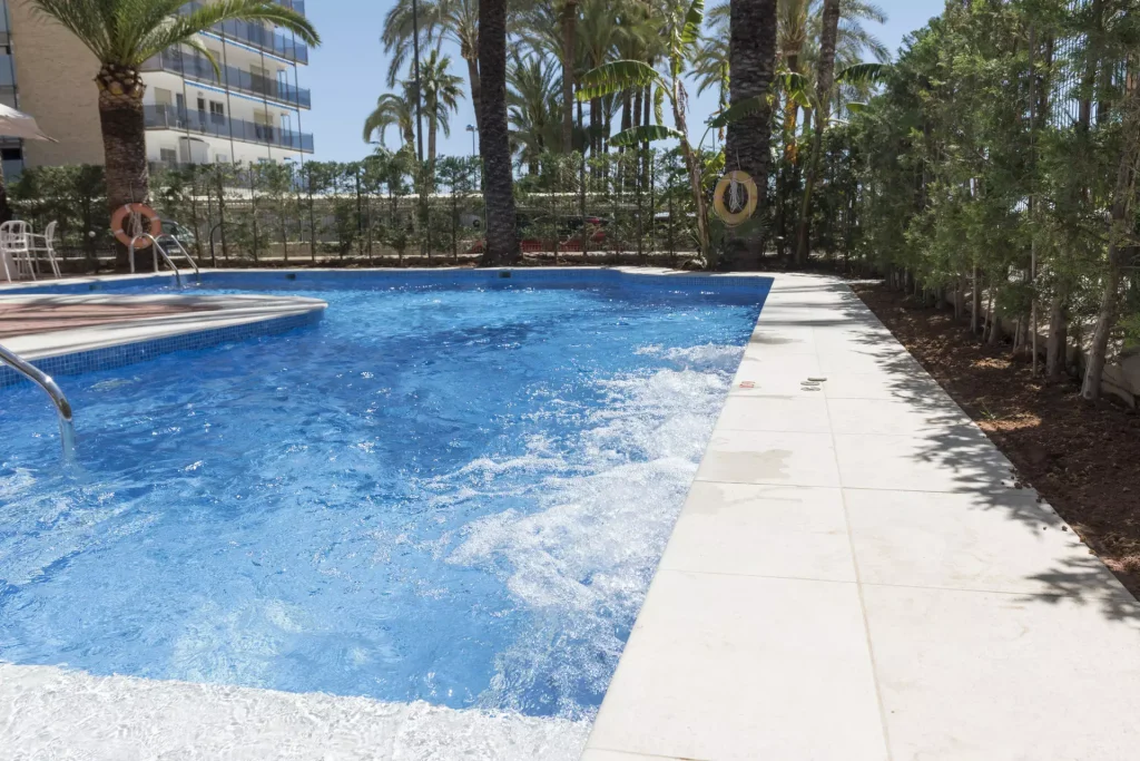 Foto de la piscina del Palmeral Foto de la piscina del Palmeral