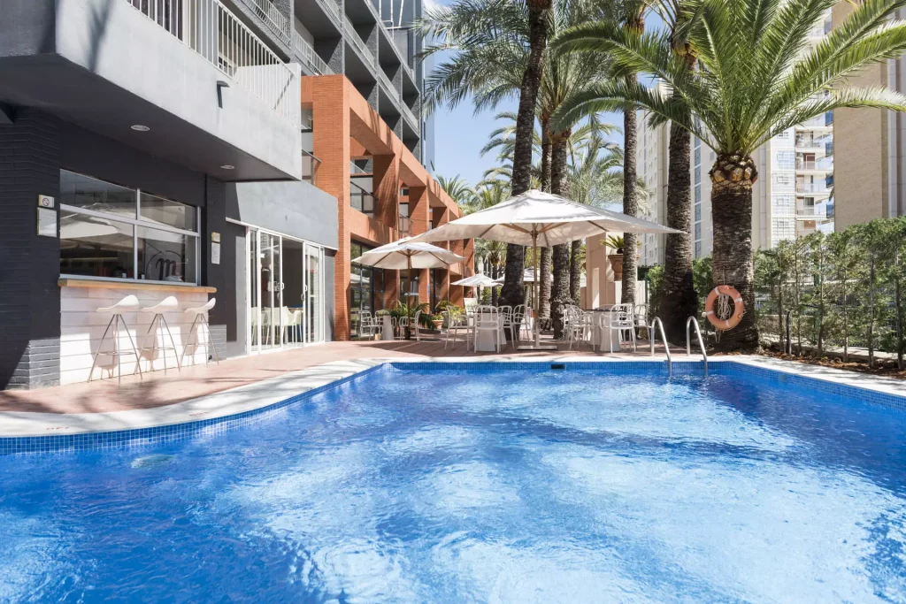Foto de la piscina del Palmeral Foto de la piscina del Palmeral