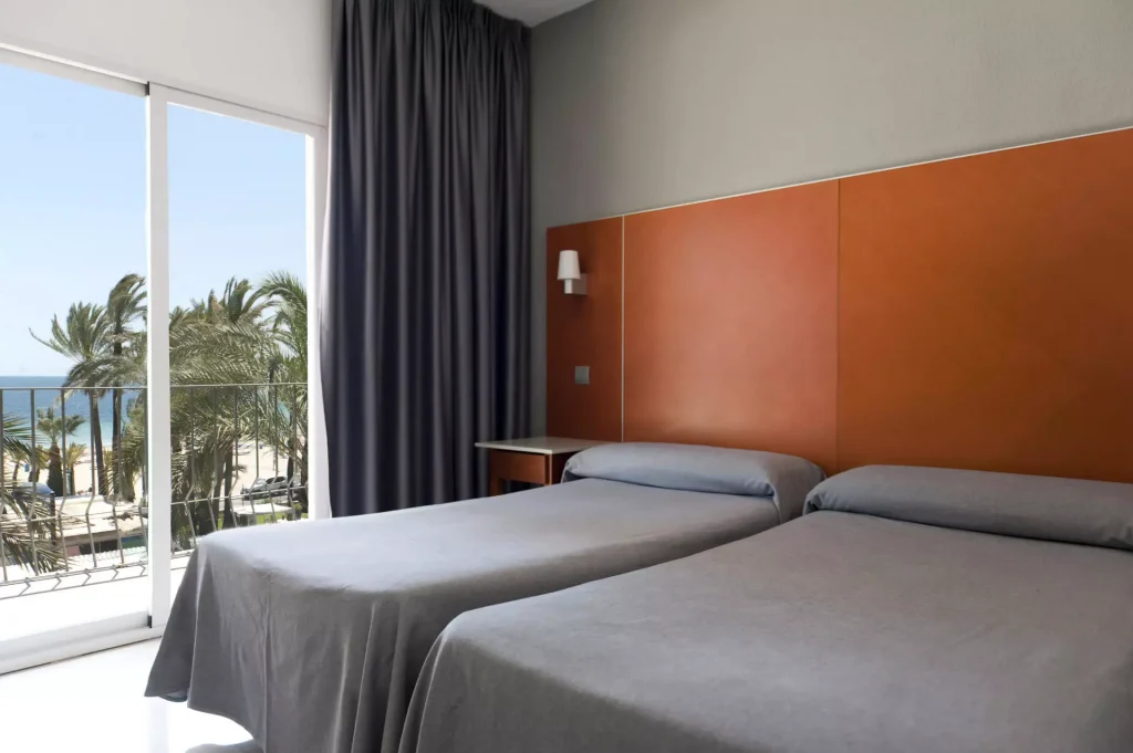 Foto de una habitación doble con vistas en el Hotel Palmeral